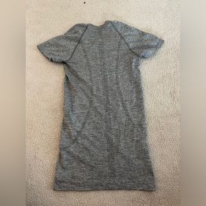 size 0 grey lululemon swifty tech $40